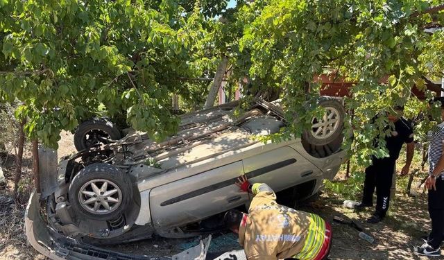 Takla atarak bahçeye uçan otomobilin sürücüsü yaralandı