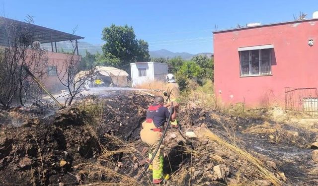 Kırıkhan’da bahçe ve çadır yangını kontrol altına alındı