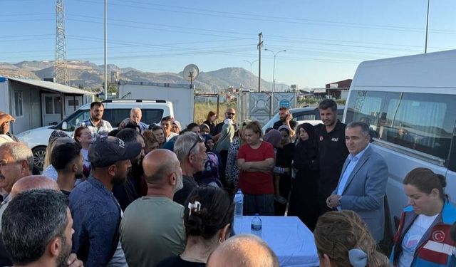 Konteynerde yaşayan depremzede vatandaşlara tahliye süreci anlatıldı