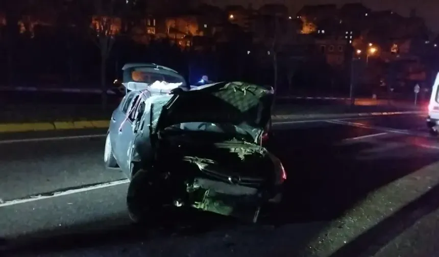 Kocaeli'de trafik kazası: Kaldırıma çarpan otomobil takla attı, 4 yaralı! 