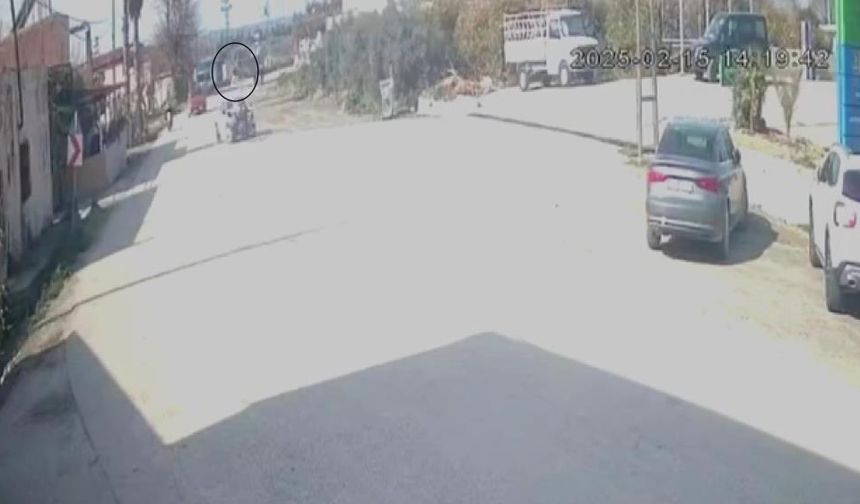 Motosiklet sürücüsü metrelerce havaya uçtu