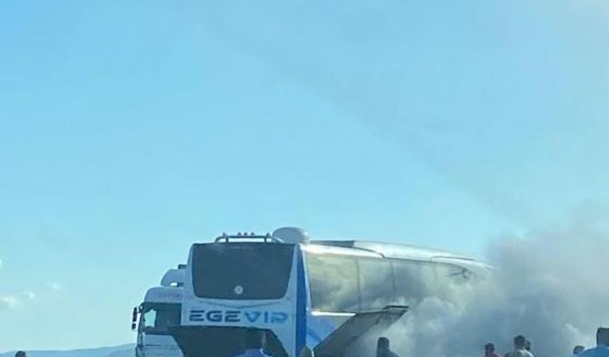 Yolcu otobüsü dumanlar içerisinde kaldı: Panik anları kamerada