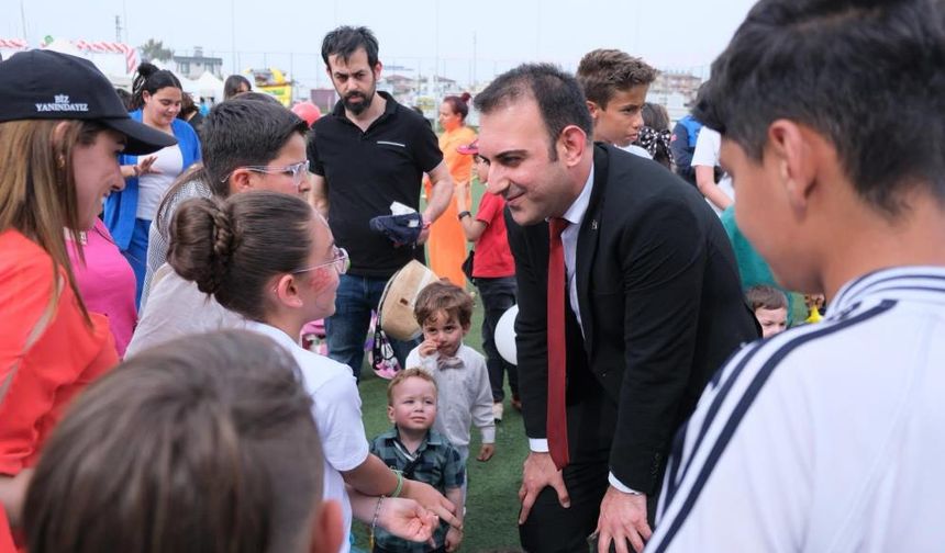 Çocuk şenliğinde, çocuklar doyasıya eğlendi