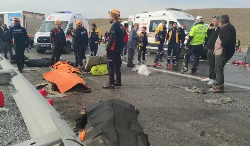 Van’da korkunç kaza! Çok sayıda ölü ve yaralı var