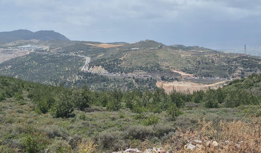 Altınözü-Narlıca yolunda trafik çilesi günden güne artıyor