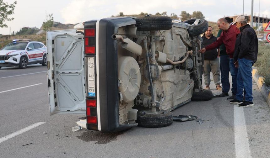 Fiat Tofaş'ın hurdaya döndüğü kazada 4 kişi yaralandı