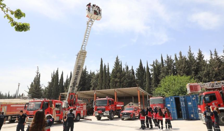 Hatay itfaiyesinden üniversite öğrencilerine yangın eğitimi