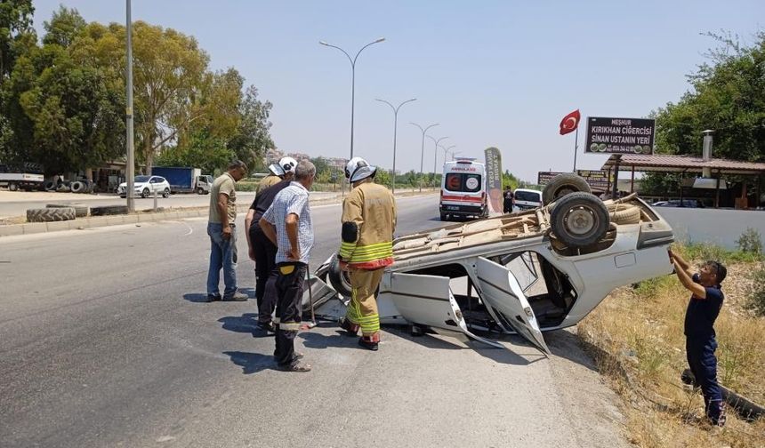Ters dönen otomobildeki 2 kişi yaralandı