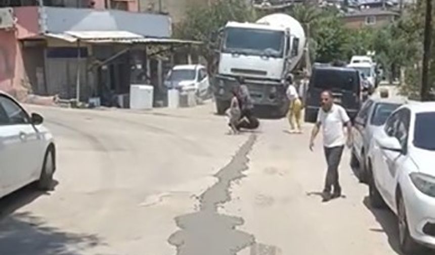 Sosyal medyada paylaşılan görüntüler mikserden yola dökülen betonu temizletti