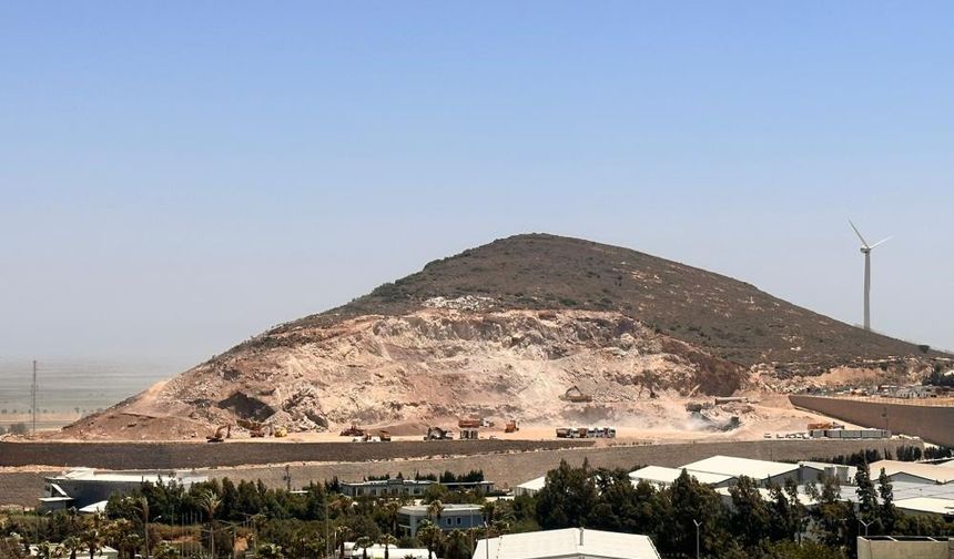 Deprem gibi hissettiren dinamitle patlatma paniğe neden oldu