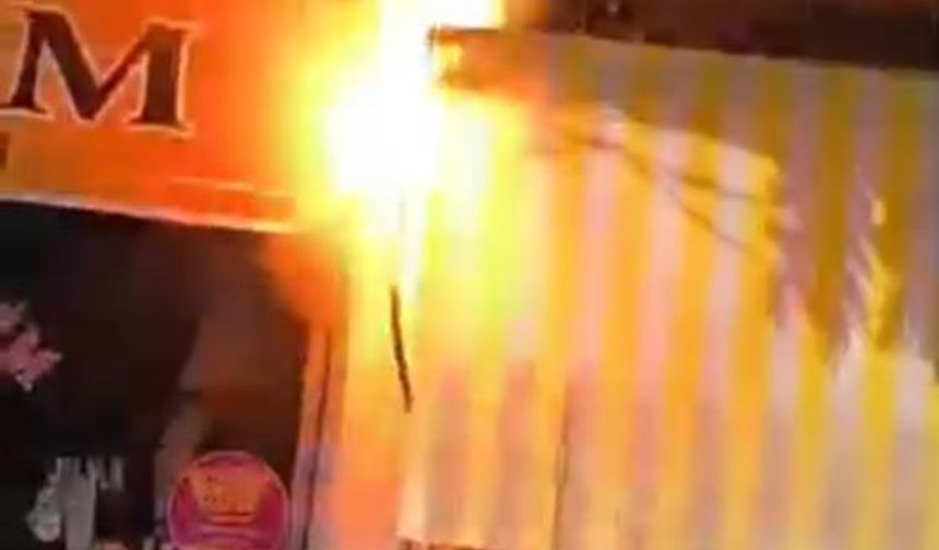 Elektrik tesisatındaki patlama paniğe neden oldu