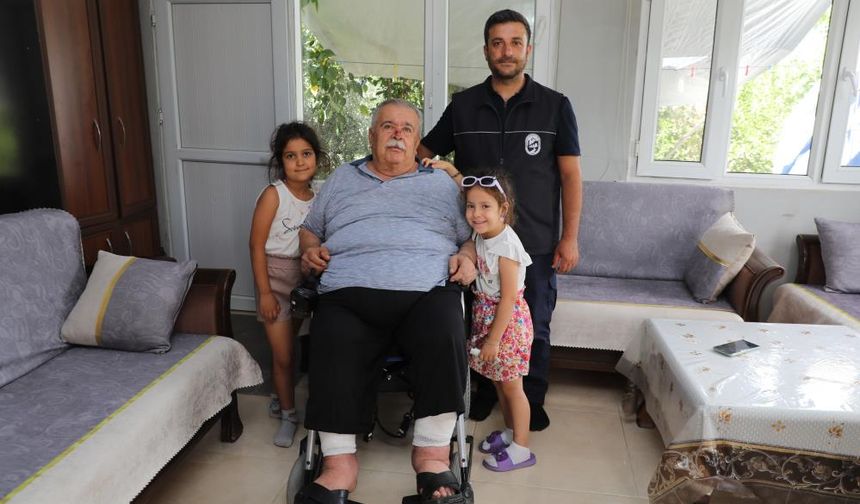 Hatay Büyükşehir Belediyesi'nden 2 engelli vatandaşa tekerlekli sandalye desteği
