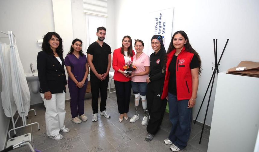 Esra Masatlı, Engelli Sosyal Girişimcilik Merkezi’nde tedavi olan vatandaşlarla bir araya geldi