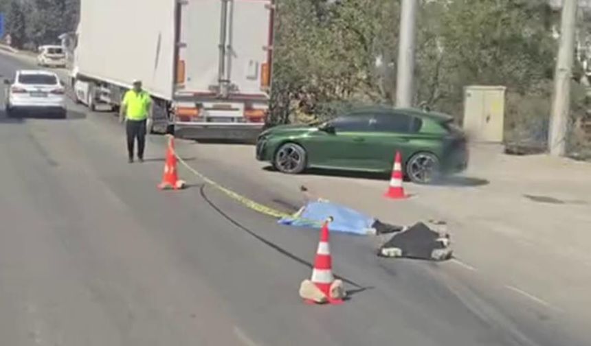 Yolun karşısına geçerken araçların çarptığı yaya can verdi