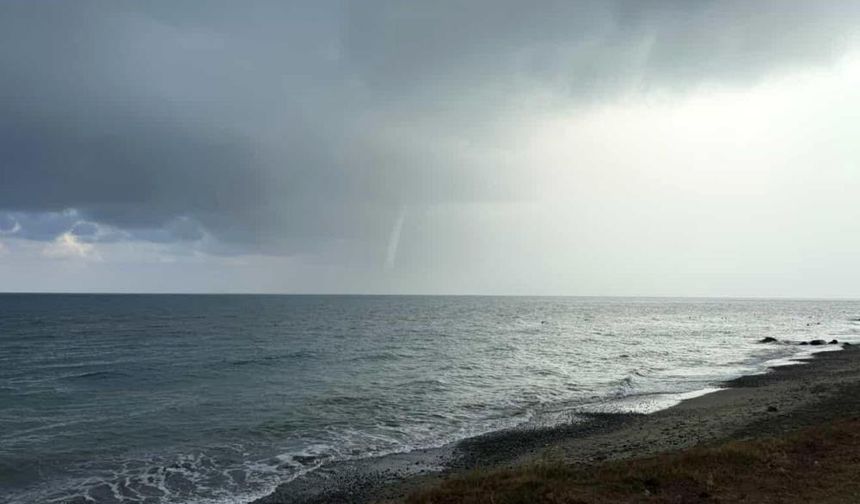 Akdeniz'de oluşan hortum görüntülendi