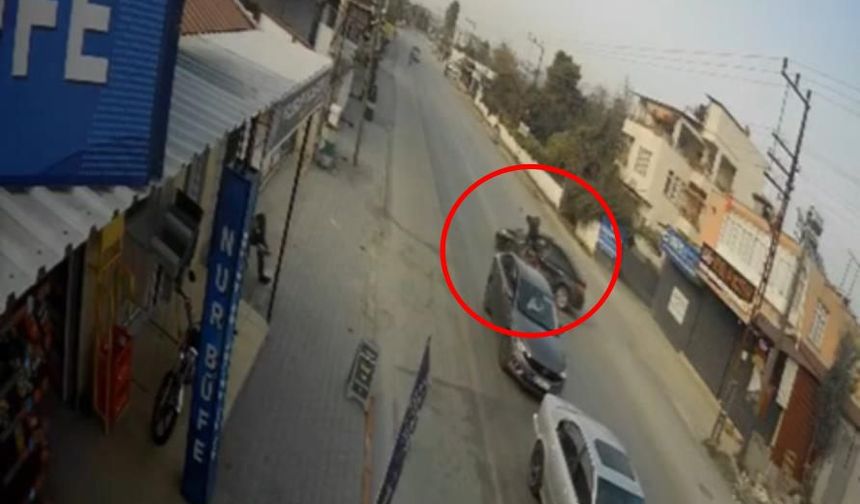 Motosiklet, otomobile ok gibi saplandı