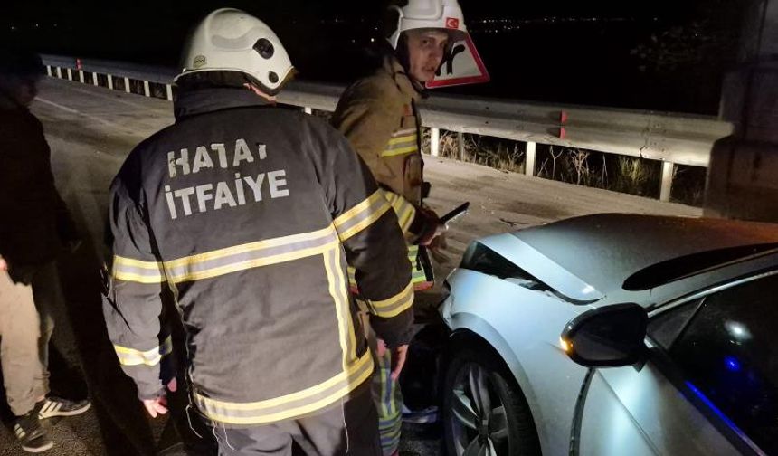 Hatay’da iki otomobil çarpıştı: 4 kişi yaralandı