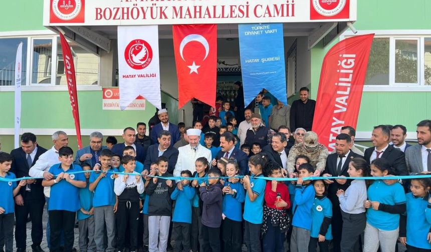 Depremin yıktığı kentte inşası tamamlanan 108’inci cami ibadete açıldı