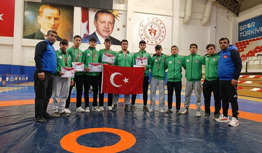 Antakya TOBB İHL güreşte zirvede