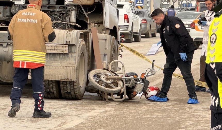 Tır ile çarpışan motosikletteki anne ve 2 aylık bebeği öldü