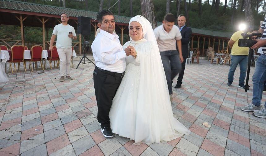 21 yıl sonra evlenerek aşklarına engel tanımayan çift, anne ve baba olacak olmanın heyecanını yaşıyor