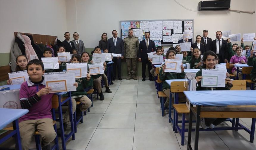 Hatay’da 374 bin öğrenci karne heyecanı yaşadı
