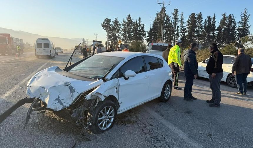 5 aracın karıştığı kaza anbean araç kamerasında