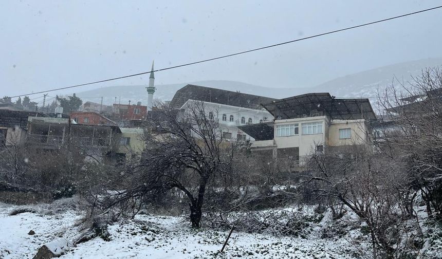 Hatay’da kar yağışı devam ediyor