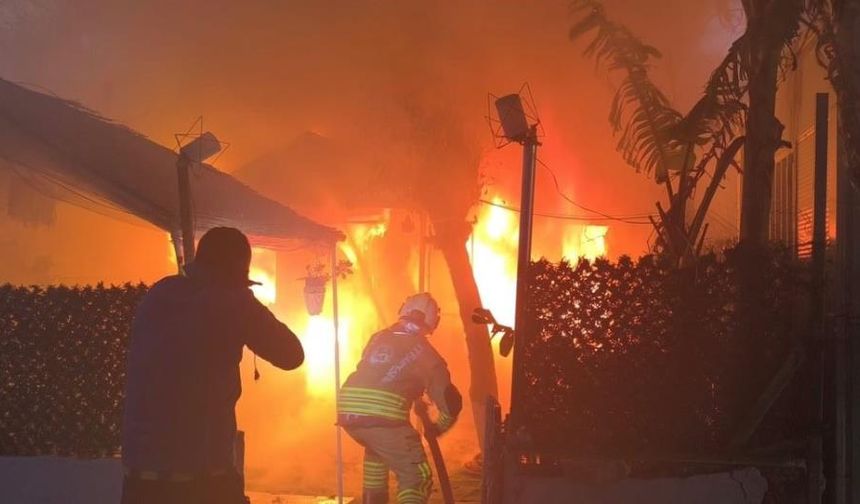 Samandağ’da konteyner yangını