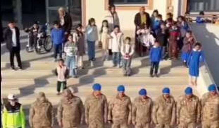 Hatay İl Jandarma Komutanlığından Karne Sevinci Ziyareti