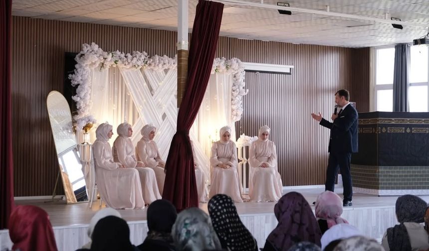 Hz. Hatice Kur’an Kursu’nda ‘Hafızlık Taç Giydirme Töreni’ düzenlendi