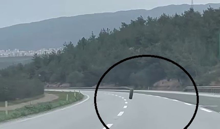 Tırdan fırlayan lastik otobanda yüzlerce metre ilerledi