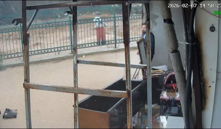 Sel sularının bastığı evi zarar gören kadın afet esnasında yaralandı