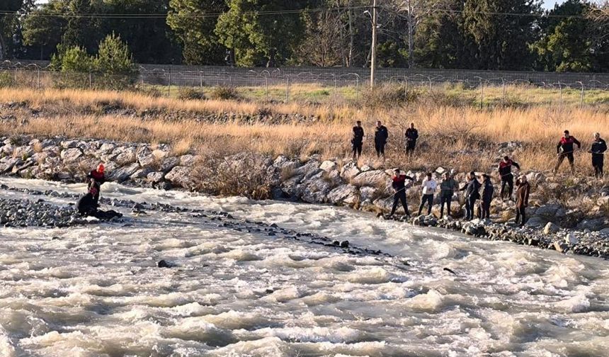 Köprüden düşerek akıntıya kapılan çocuk hayatını kaybetti