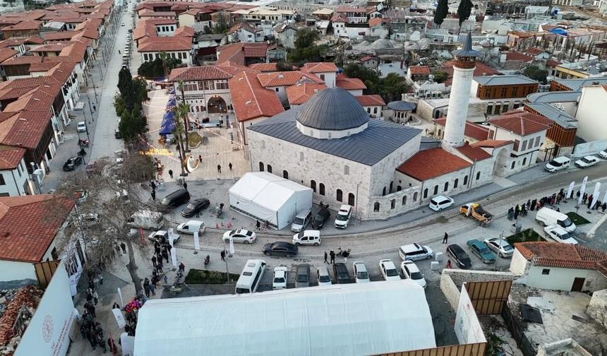 Hatay'ın kalbi Habibi Neccar Camii'nde iftar sofrası kuruldu