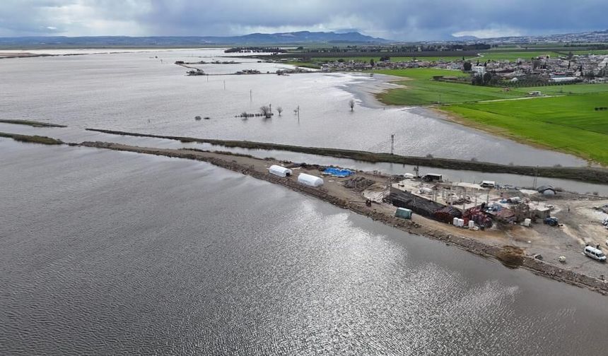 Amik Ovasında binlerce dönüm tarım arazisi sular altında kaldı