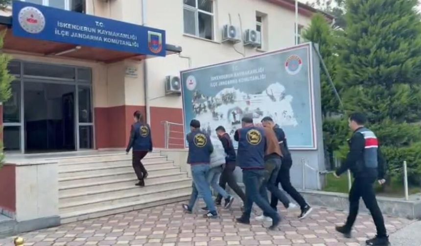Sahte kimlikle kendini savcı ve polis olarak tanıtan dolandırıcıları aç gözlülükleri ele verdi