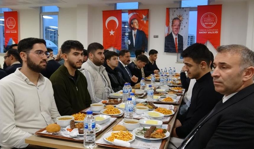 Vali Masatlı üniversite öğrencileriyle iftar sofrasında bir araya geldi