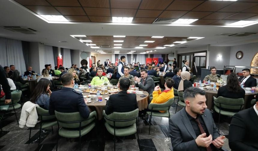 Vali Masatlı, polis teşkilatıyla iftar sofrasında bir araya geldi