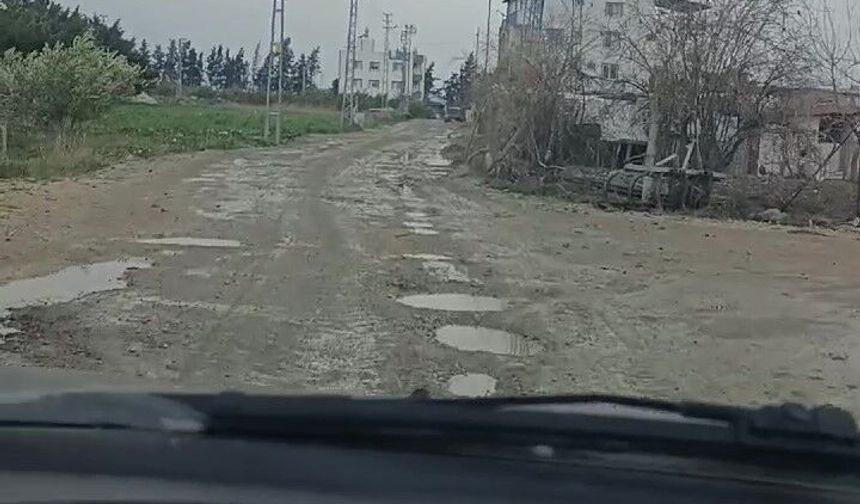 Arsuz’da Çukur Kabusu: İki Lastiğim Patladı, Sesimizi Duyun