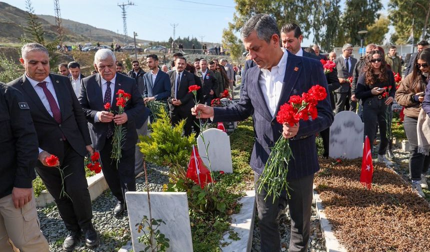 Özgür Özel’den Narlıca Deprem Şehitliği’ne Ziyaret