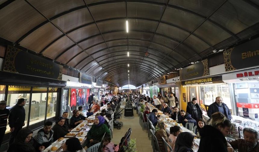 Uzun Çarşı’da iftar sofrası kuruldu