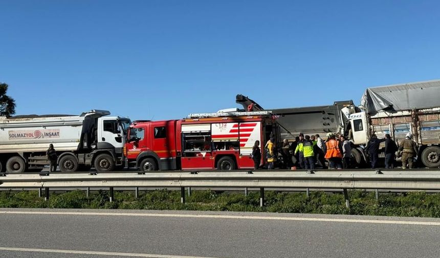 Aynı istikametteki kamyonlar çarpıştı: 1 ölü