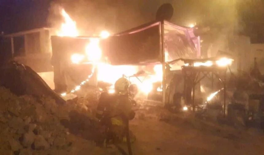 Alevlere teslim olan konteyner yanarak kullanılamaz hale geldi