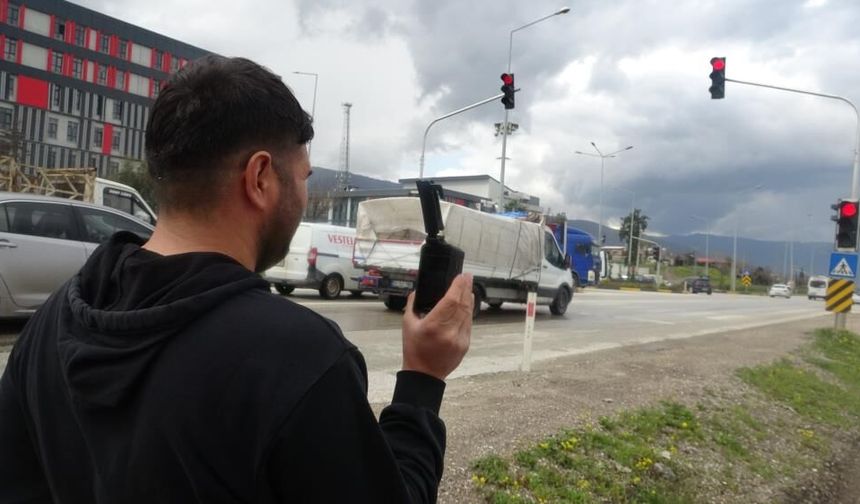 Kırmızı ışık ihlali yapanlar kamerayla tespit edilip, telefonla arandı