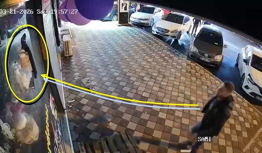 Kırılan bardak tartışması, iş yerinin camına kaldırım taşı fırlatarak sonlandı