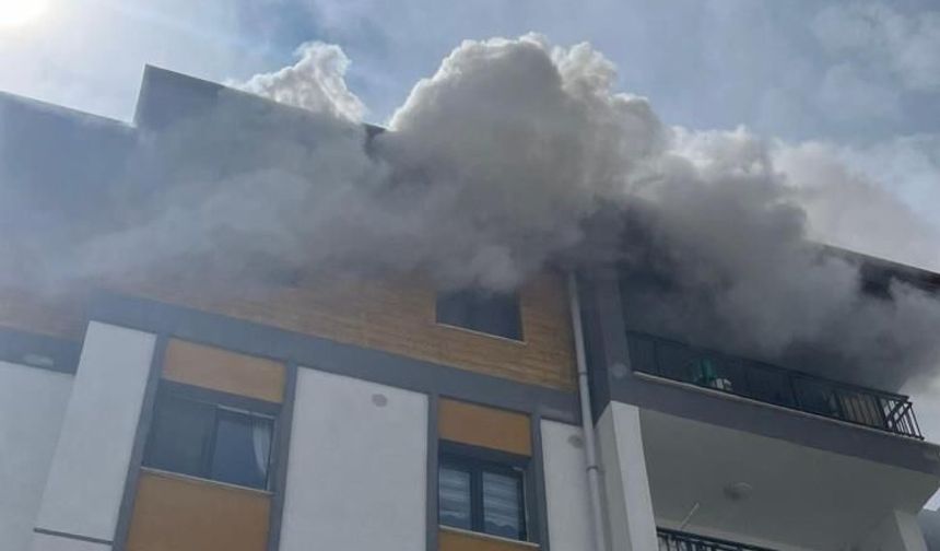 Antakya’da alevlere teslim olan ev kullanılmaz hale geldi