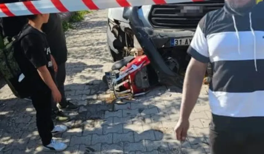 Kazada ağır yaralanan baba ve 3 yaşındaki kızını ölüm ayırdı