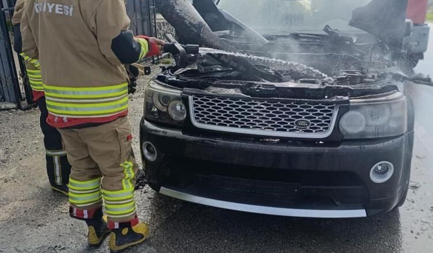 Altınözü'de cipin motoru alevlere teslim oldu