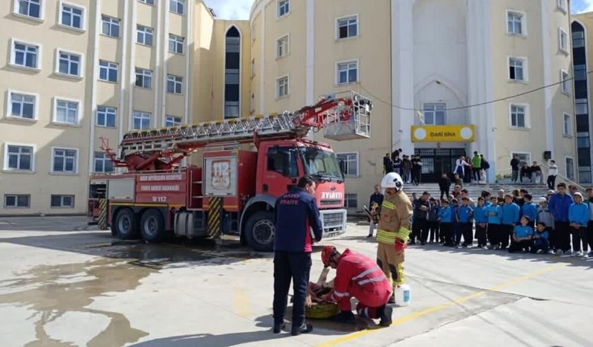 Antakya’da öğrencilere yangın eğitimi verildi